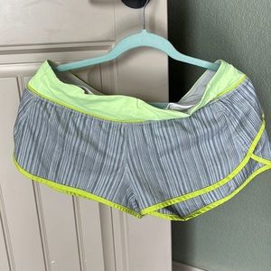 Lululemon short size 10 gray and green.